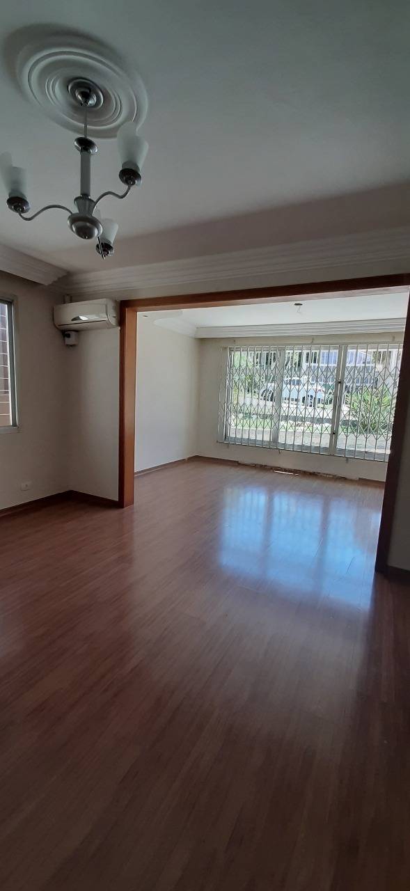 Casa no Bairro Guabirotuba