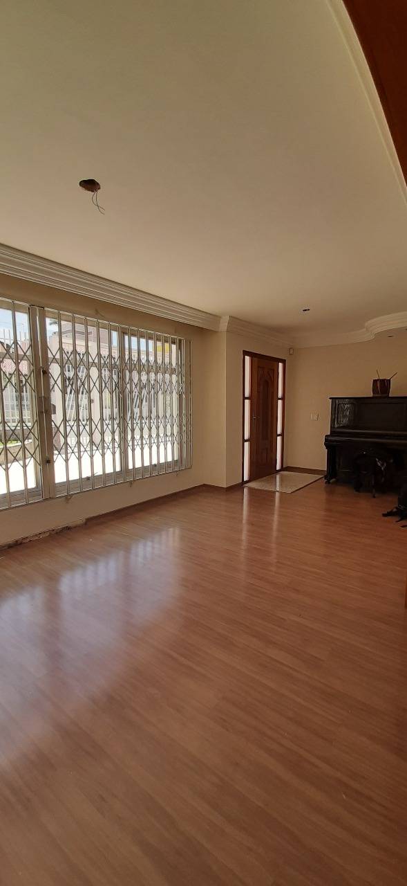 Casa no Bairro Guabirotuba