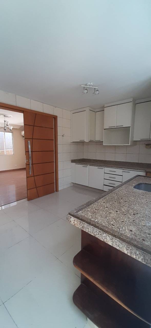 Casa no Bairro Guabirotuba