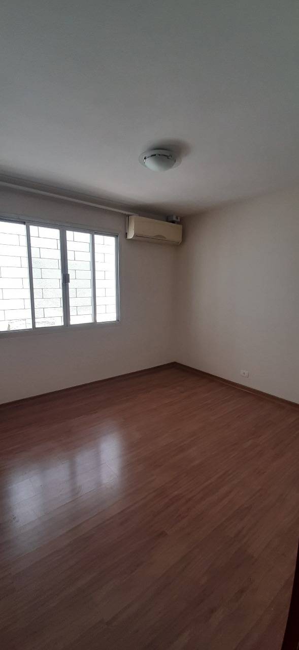 Casa no Bairro Guabirotuba